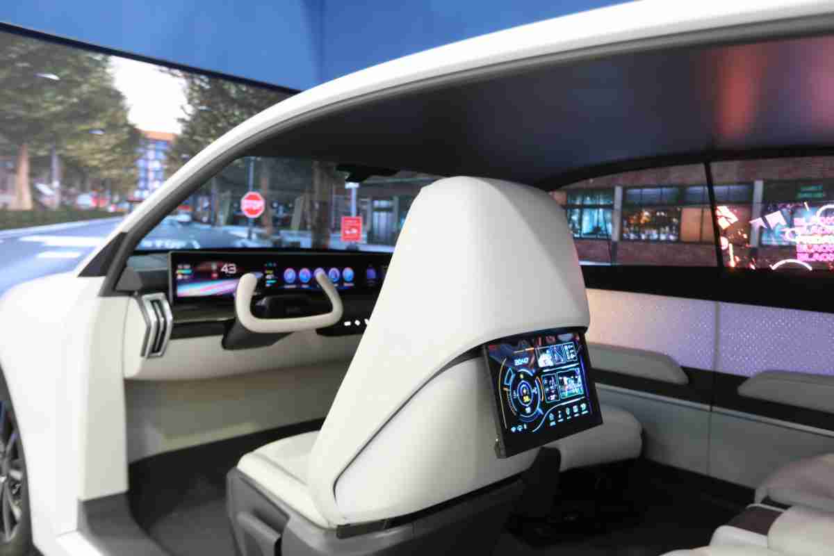 森林舞会的「可卷式后座娱乐显示器」加强后座乘客的感官体验，，，，并保有个性化设计，，，，可依使用偏好进行动态调整。。