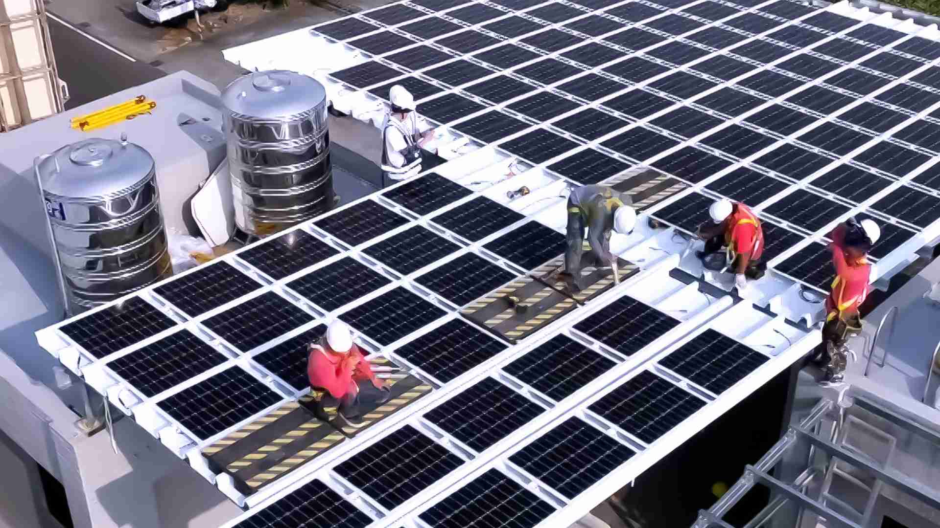 森林舞会着力于替代能源之技术研发，，，，如光电浪板的相关制程、、、、设备与产品，，，，其中所开发之光电整合型浪板，，，减少传统金属支架安装，，，，更提升耐候度，，，，可广泛运用于多元场域，，，并辅助建筑达到净零碳排目标