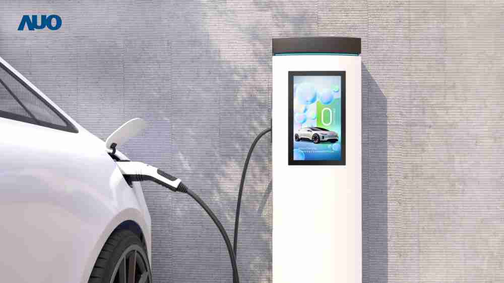 友達〝EVSE車用充電樁解決方案〞專為電動汽車充電樁設計，，具有高亮度、、、、克服戶外艱難環境的耐溫、、耐紫外線等特性，，，，並搭載散熱性及擴充性強的高效能工業電腦，，，可實現人機互動訴求，，如資訊顯示、、支付等應用