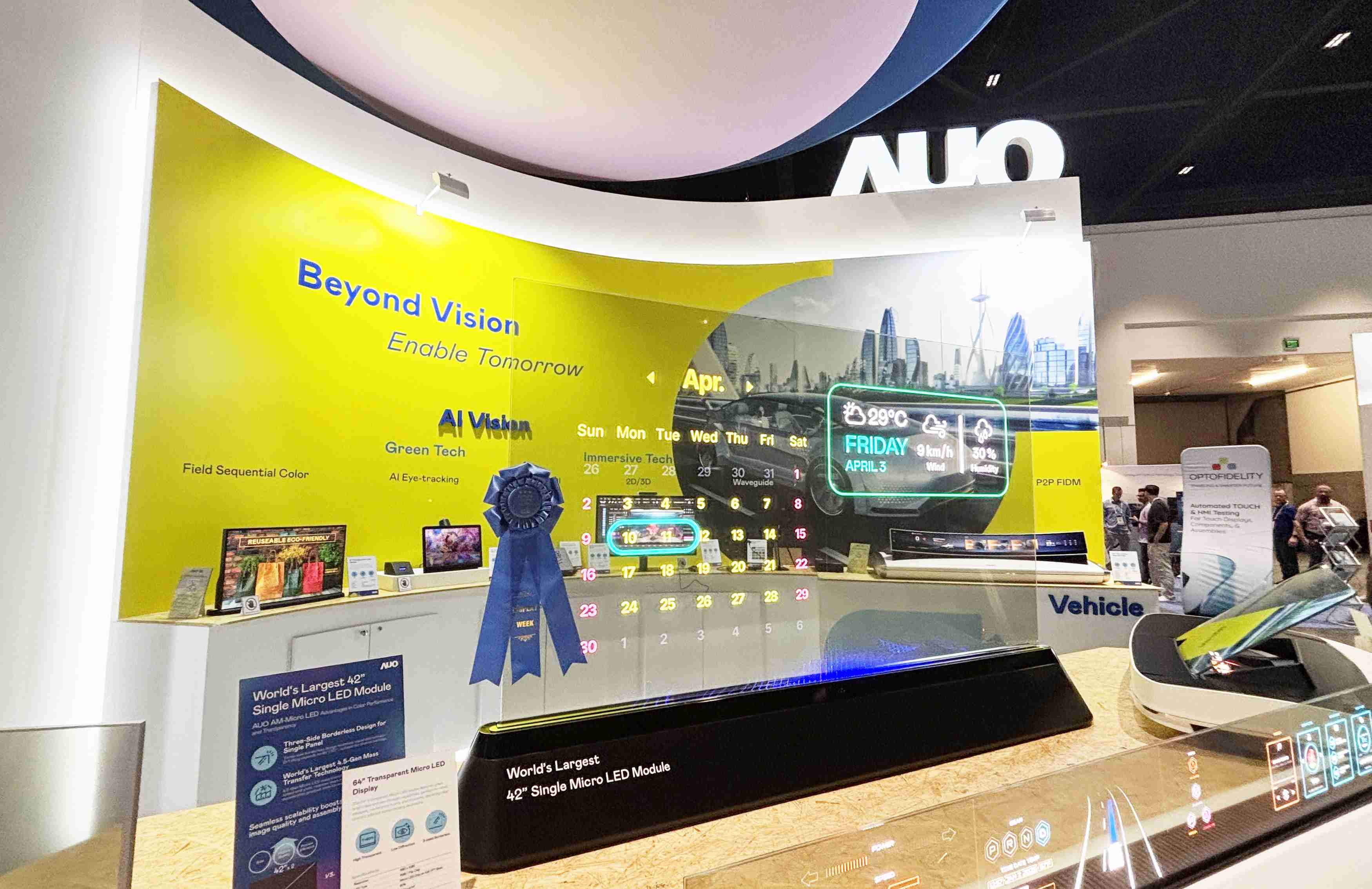 森林舞会64吋透明Micro LED显示器获〝最佳Micro LED技术应用奖〞，，，，其绝妙的透明穿透特性，，，，同时具备1,000 nits的高亮度表现，，，并透过精细的无缝拼接延伸，，，，可依需求灵活应用于多元场域，，展现出Micro LED显示技术划时空的无限潜力